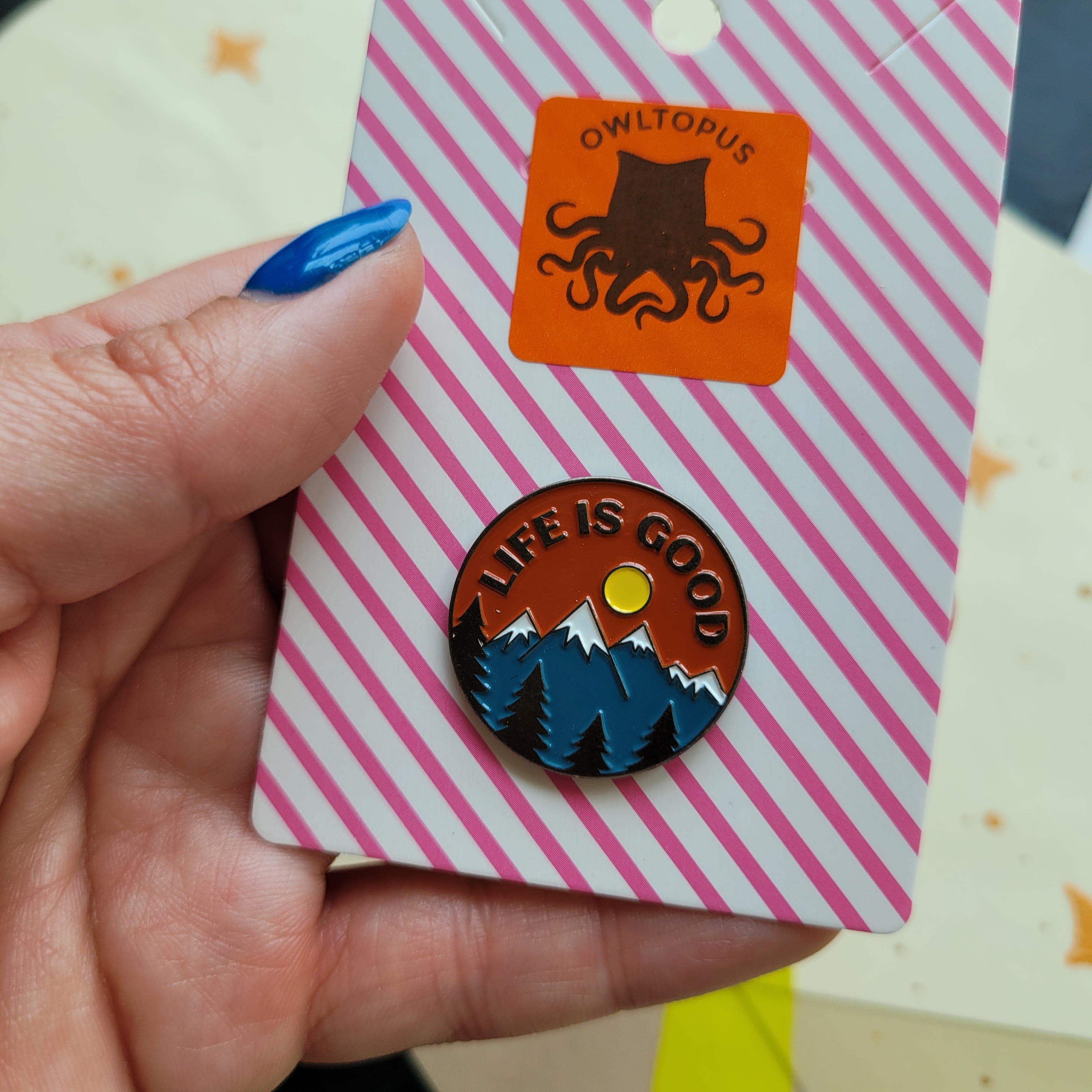 Life is good - Enamel Lapel Pin
